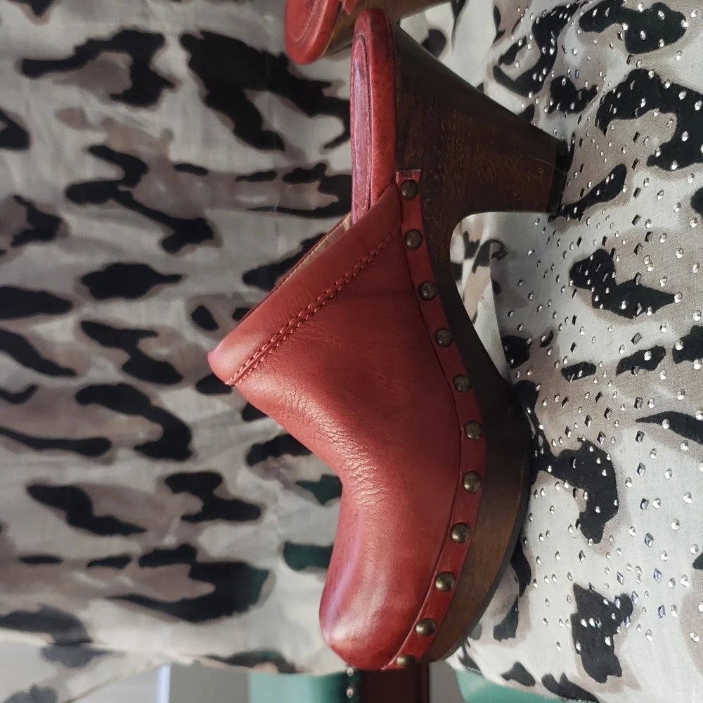 Frye Clog/Mules/heels - Picture 4 of 10